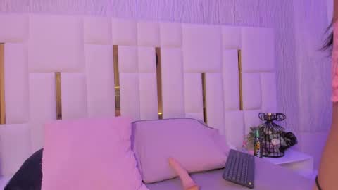 mia_vy online show from October 2025 02:58:02 AM