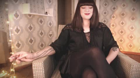 mia_wallase online show from April 2026 07:55:01 PM