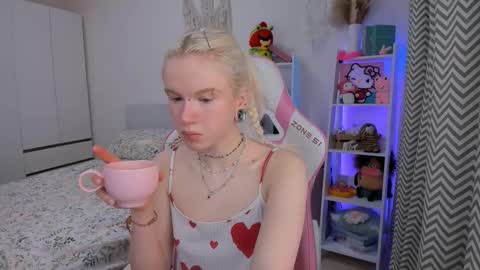 Mia online show from February 2026 03:21:02 AM