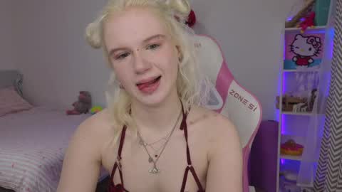 Mia online show from April 2026 03:22:01 AM