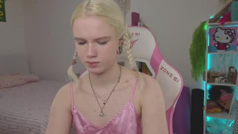 Mia online show from April 2026 03:31:01 AM