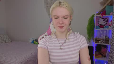 Snapshot of mia_waterlily chatting on April 2026 03:37:02 AM Mia online show from April 2026 03:37:02 AM