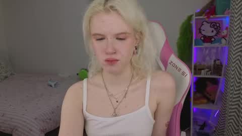 Snapshot of mia_waterlily chatting on April 2026 03:26:01 AM Mia online show from April 2026 03:26:01 AM