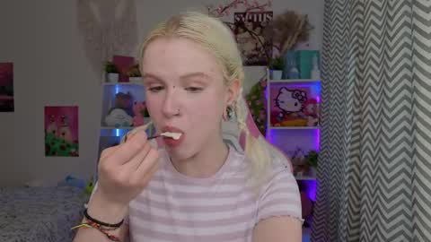 Snapshot of mia_waterlily chatting on May 2026 03:24:01 AM Mia online show from May 2026 03:24:01 AM
