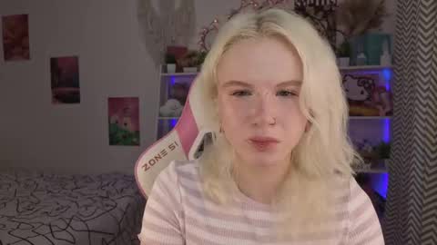 Snapshot of mia_waterlily chatting on May 2026 03:26:02 AM Mia online show from May 2026 03:26:02 AM