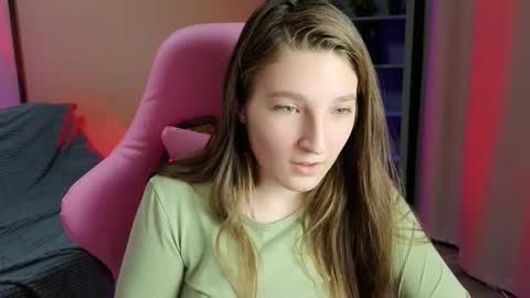 Mia online show from November 2025 10:17:02 AM