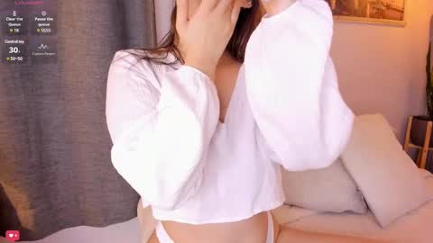 Snapshot of mia_white11 chatting on December 2024 12:27:02 PM Mia White online show from December 2024 12:27:02 PM