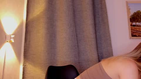 Snapshot of mia_white11 chatting on October 2025 01:29:02 PM Mia White online show from October 2025 01:29:02 PM