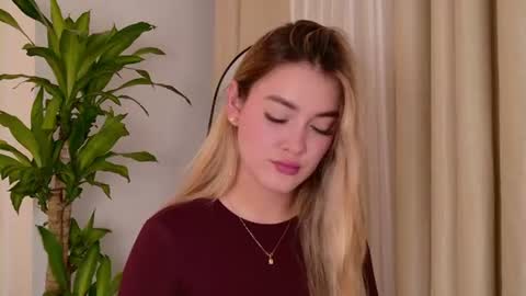 Mia White  online show from July 2026 03:43:01 PM