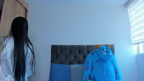    online show from November 2025 06:32:01 PM