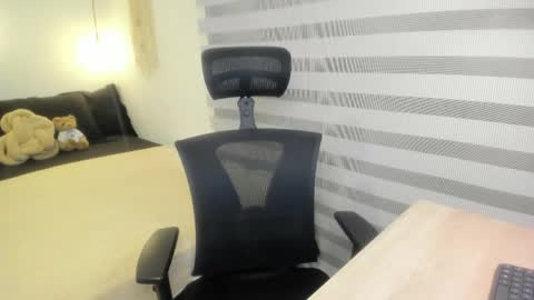 Mia   online show from May 2026 07:55:02 PM