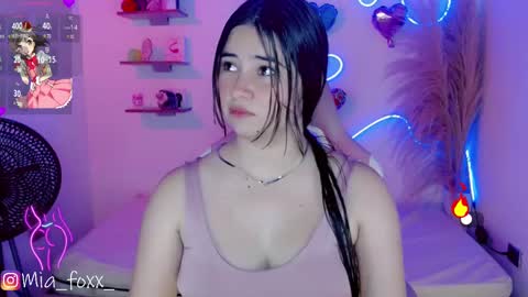 Mia online show from February 2025 09:05:02 PM