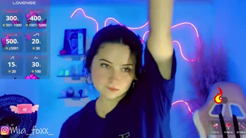 Mia online show from March 2025 05:09:01 AM