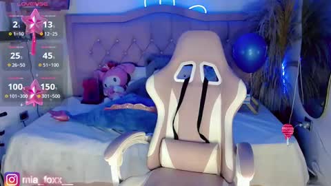 Mia online show from October 2025 10:33:02 PM