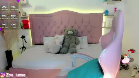 Mia online show from May 2026 09:19:01 PM