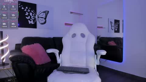 Snapshot of miaa_lunna chatting on April 2026 09:43:01 PM Mia online show from April 2026 09:43:01 PM