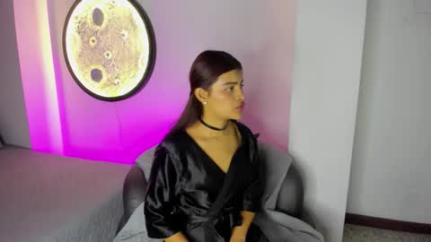 Mia online show from September 2025 11:37:01 AM