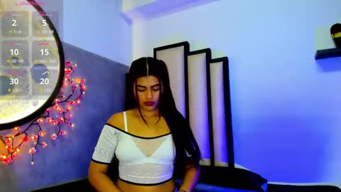 Mia online show from October 2025 11:52:01 AM