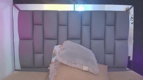 Mia online show from February 2026 12:04:02 PM