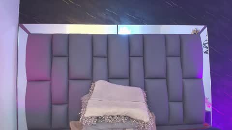 Mia online show from February 2026 12:04:02 PM