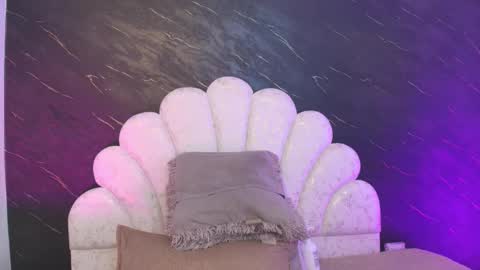 Mia online show from March 2026 12:09:01 PM