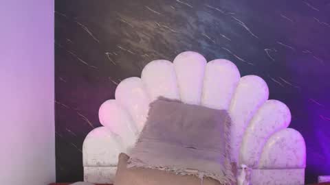 Mia online show from March 2026 12:09:01 PM