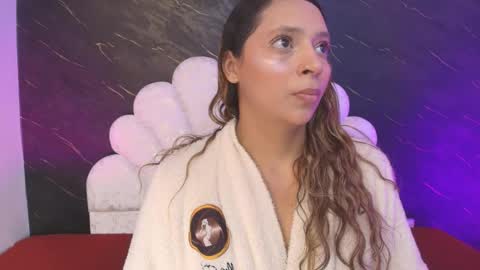 Mia online show from April 2026 12:05:02 PM