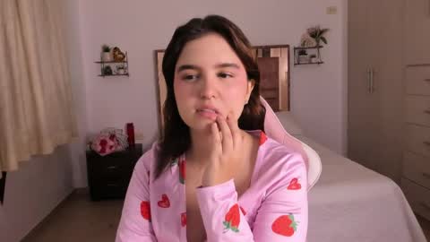 Mia  online show from April 2026 09:37:02 PM