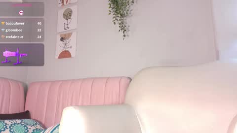 miaaffox online show from February 2026 10:05:01 AM