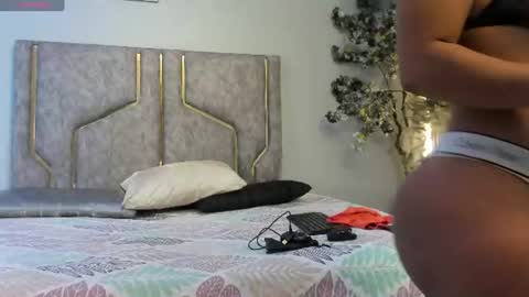 miaakittyy online show from June 2026 12:08:01 PM
