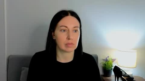 Mia online show from March 2026 04:23:01 PM