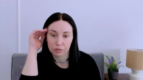 Mia online show from April 2026 03:21:02 PM