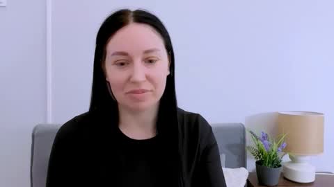 Mia online show from April 2026 03:23:01 PM