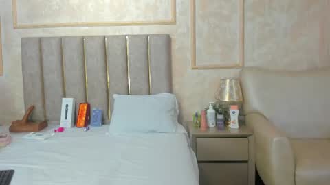 Miaasummer online show from April 2026 11:06:01 AM