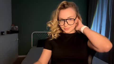 Snapshot of miabby3 chatting on February 2026 06:52:02 PM Mia online show from February 2026 06:52:02 PM