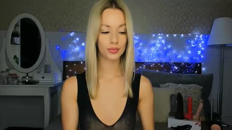 MiaBeeX online show from September 2025 07:06:02 PM