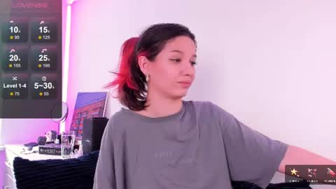 Snapshot of miabellee_ chatting on June 2026 07:35:02 AM mia online show from June 2026 07:35:02 AM