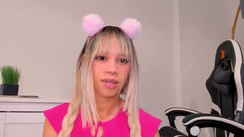 Mia online show from January 2025 09:26:02 PM