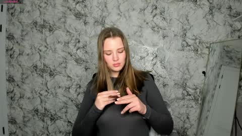 Mia online show from March 2026 07:03:02 PM