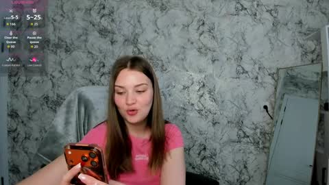 Mia online show from April 2026 10:05:01 AM