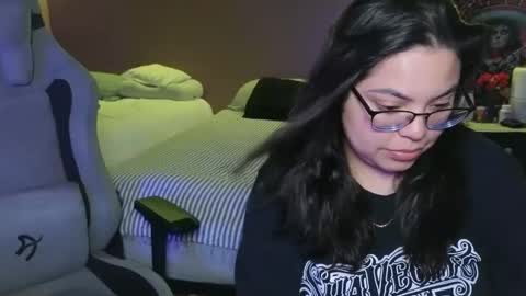 Mia online show from October 2025 02:50:02 AM