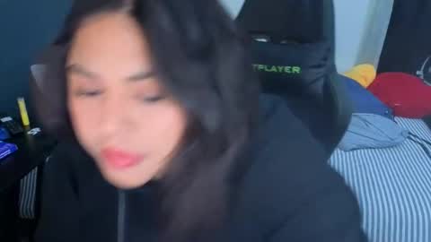 Mia online show from March 2026 11:33:01 PM