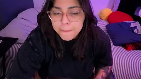 Mia online show from March 2026 02:50:01 AM