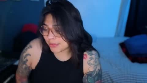 Mia online show from April 2026 01:19:01 AM