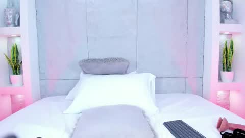 mia online show from October 2025 05:50:02 PM