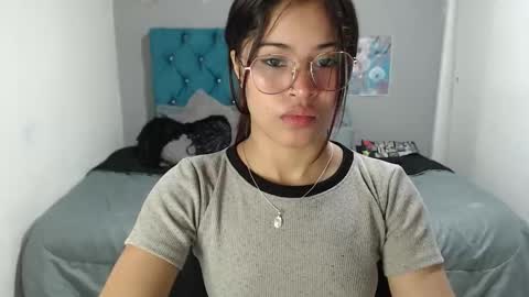 Snapshot of miacumgirl chatting on February 2026 12:23:01 PM miacumgirl online show from February 2026 12:23:01 PM