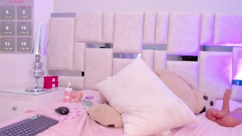 Mia  online show from January 2025 09:20:01 PM