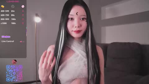 Mia online show from October 2025 07:45:02 AM