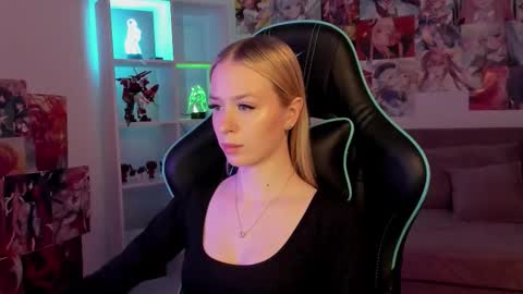 Mia online show from November 2025 05:34:01 PM