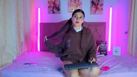 mia antonella online show from September 2025 04:02:02 AM